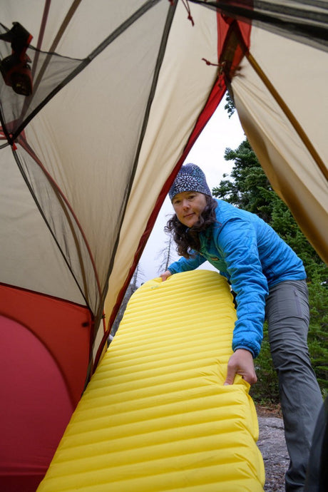 Isomatten mieten im Praxis-Check: Finde die ideale Matte für Komfort, Wärme und leichtes Gepäck - Eddy's Adventure GmbH