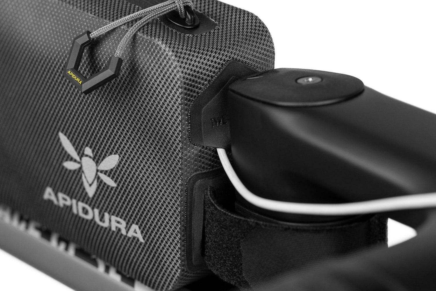 Apidura Expedition Top Tube Pack Bikepacking Taschen mieten I Eddy's Adventure
