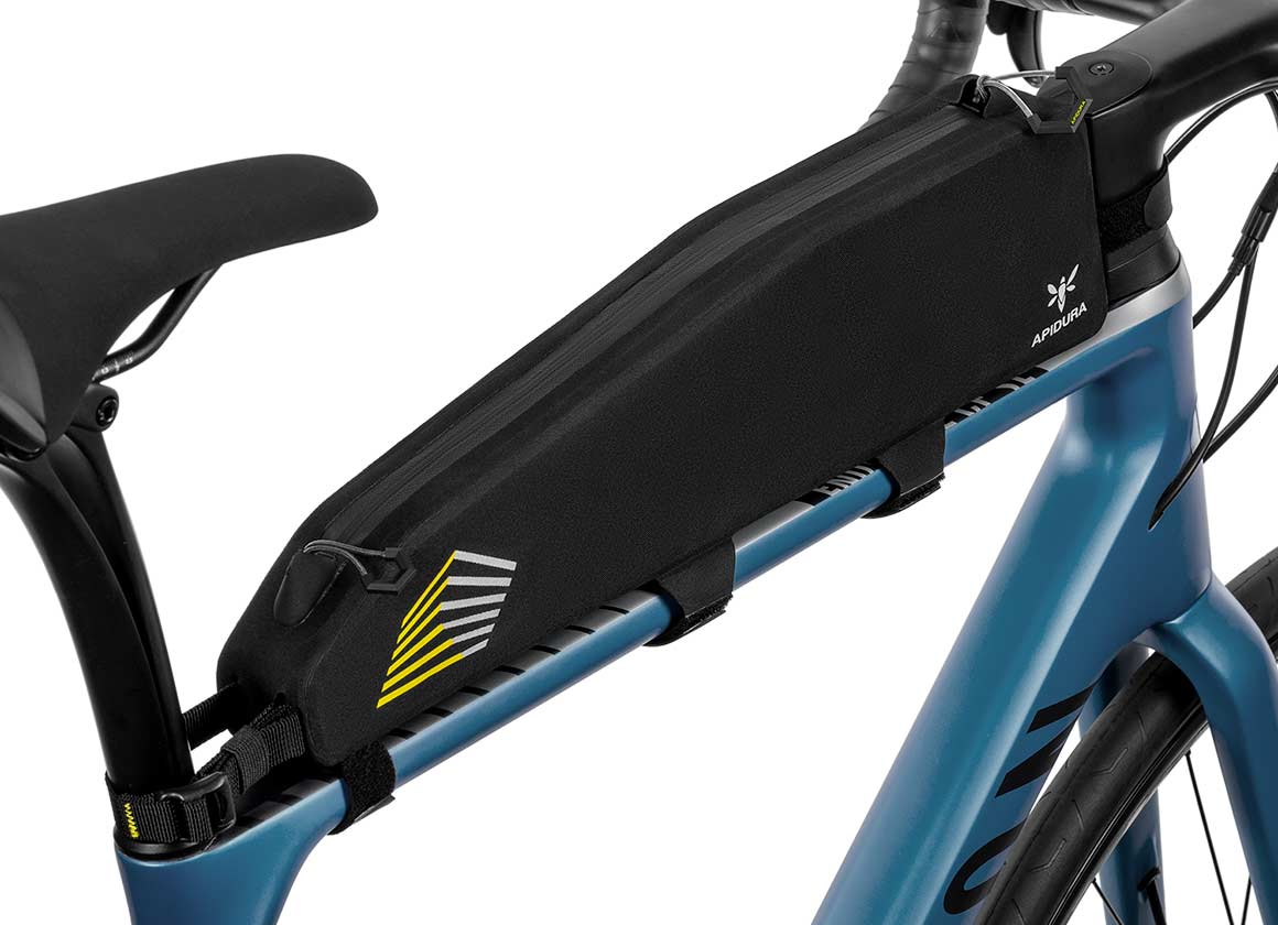 Apidura Racing Long Top Tube Pack 2L Rahmentaschen mieten I Eddy's Adventure
