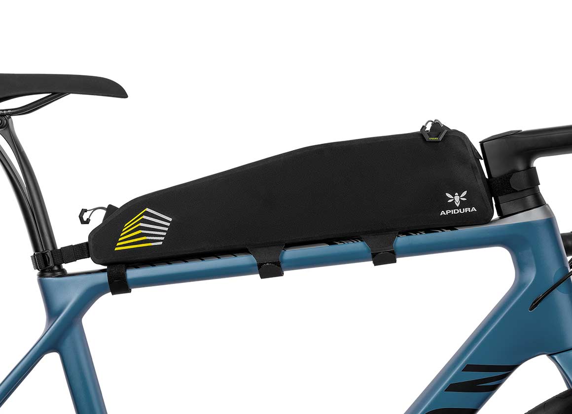 Apidura Racing Long Top Tube Pack 2L Rahmentaschen mieten I Eddy's Adventure