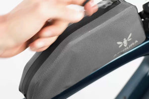 Apidura Expedition Bolt - On Top Tube Pack Bikepacking Taschen mieten I Eddy's Adventure