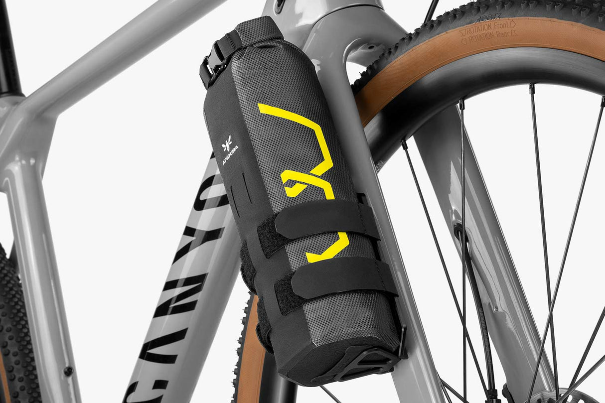 Apidura Expedition Cargo Cage Pack Gabeltasche inkl. Halterung Gabeltaschen mieten I Eddy's Adventure