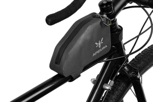 Apidura Expedition Top Tube Pack Bikepacking Taschen mieten I Eddy's Adventure