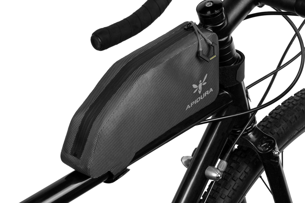 Apidura Expedition Top Tube Pack Bikepacking Taschen mieten I Eddy's Adventure