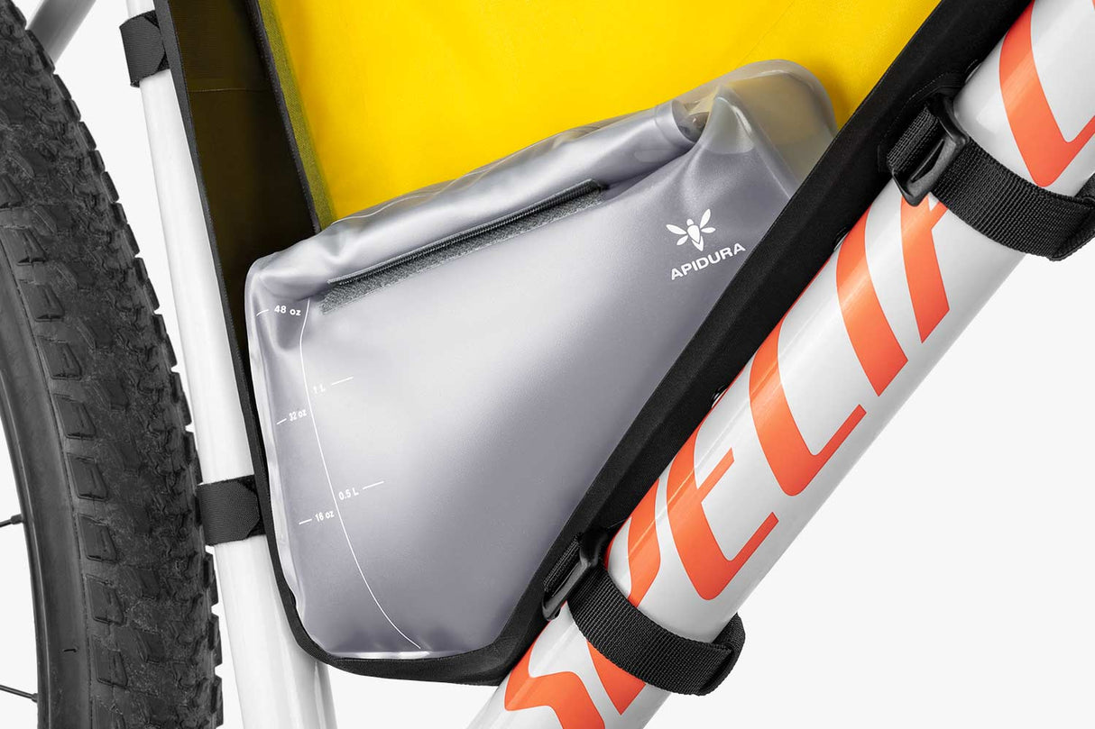 Apidura Frame Pack Hydration Bladder Trinkblase Trinkblase/ Trinksystem mieten I Eddy's Adventure